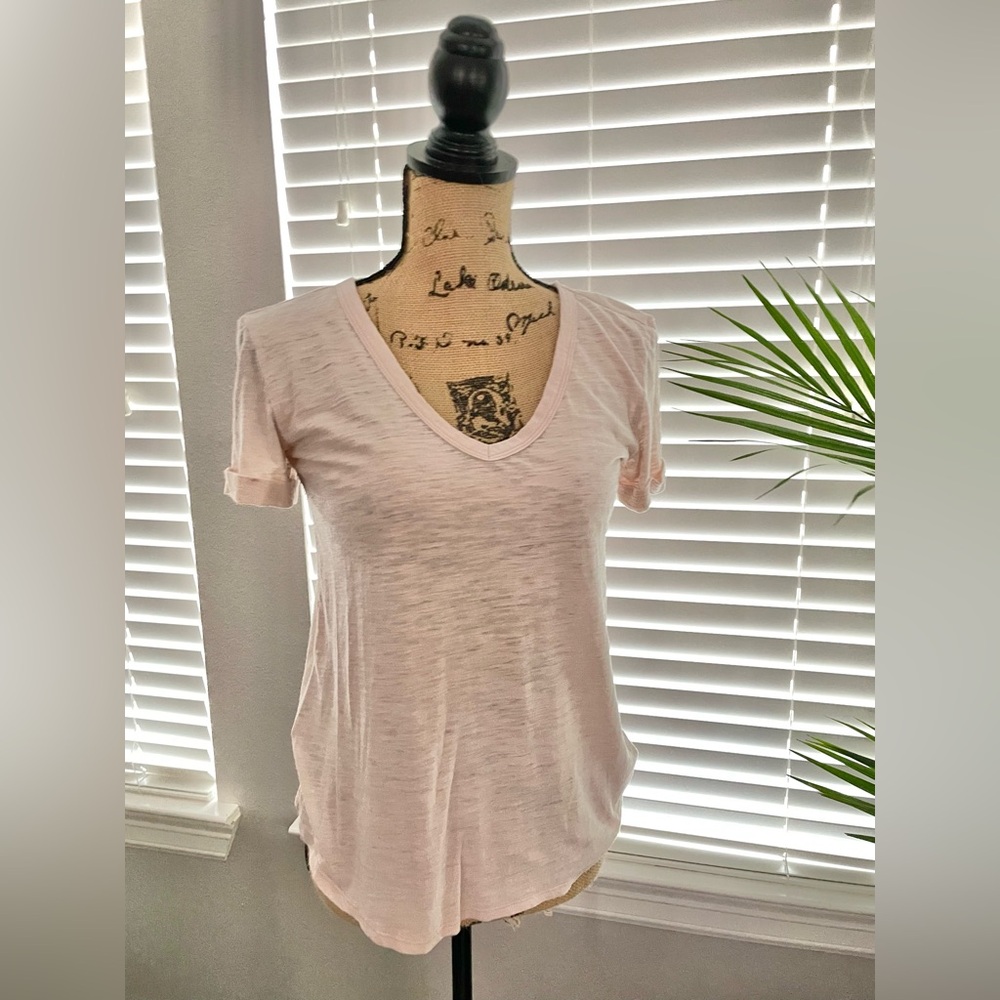 AE V-neck Tee